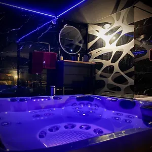  Love hôtel Loveroom Avec Jacuzzi 01 France